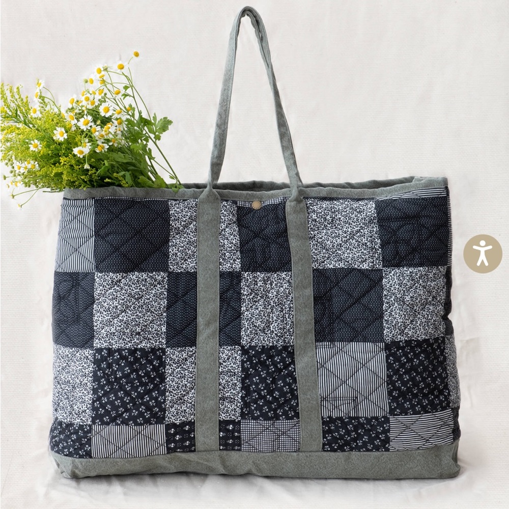The Great. The Big Quilted Tote. One Size.